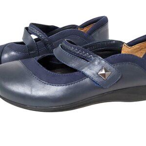 walking cradles womens hook and loop adjustible mary janes size 6.5w.